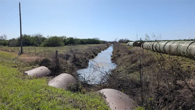 $500,000 | 0 South Meadow Lane, El Campo, TX 77437