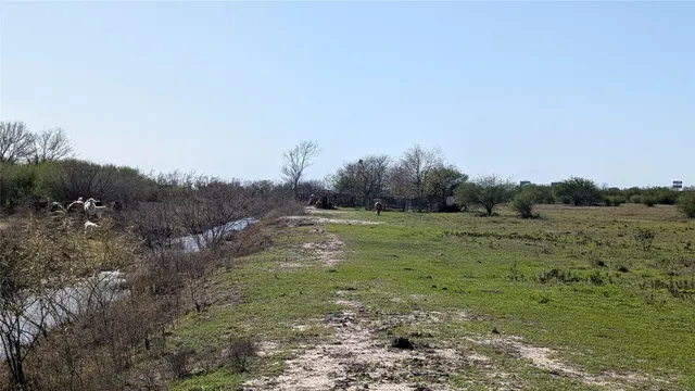 $500,000 | 0 South Meadow Lane, El Campo, TX 77437