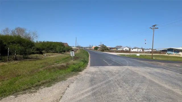 $500,000 | 0 South Meadow Lane, El Campo, TX 77437