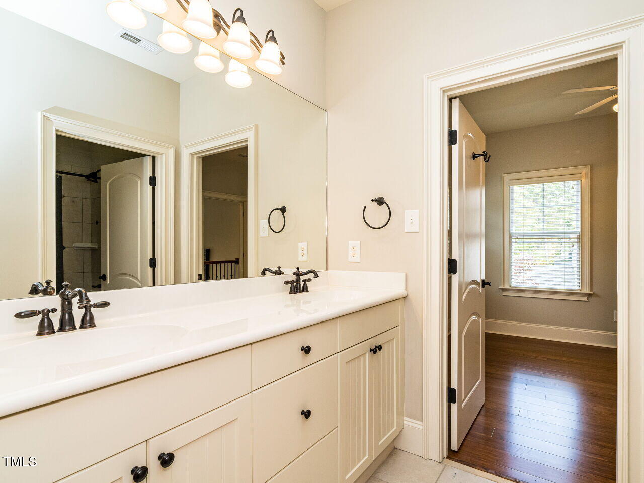 2315 Byrd Street Raleigh, NC 27608 - Photo 26 of 36 031-1280x960-jack-and-jill-bath