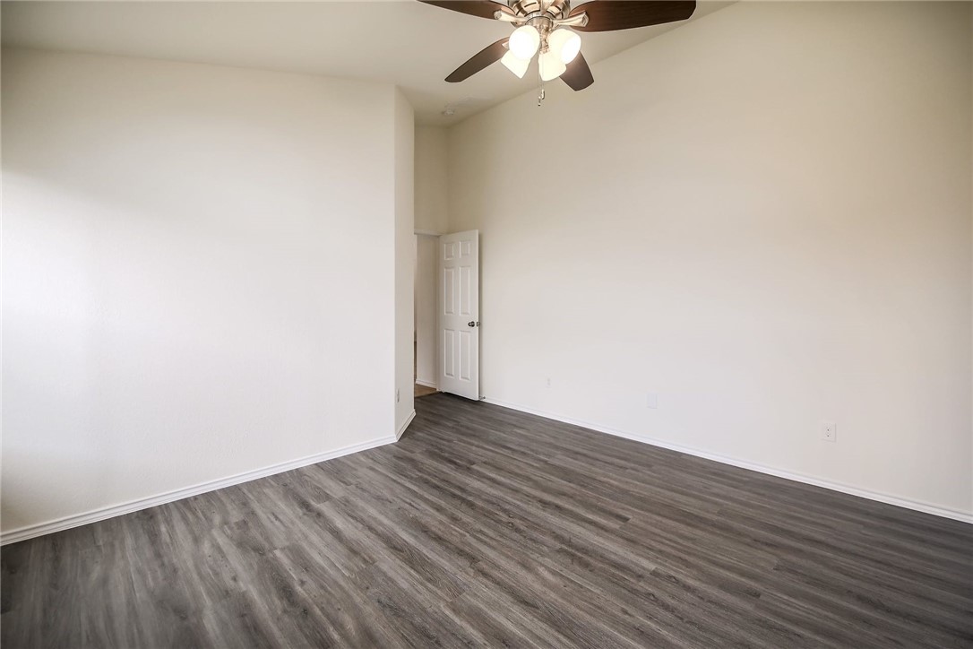 137 Langtry Lane Jarrell, TX 76537 - Photo 18 of 36