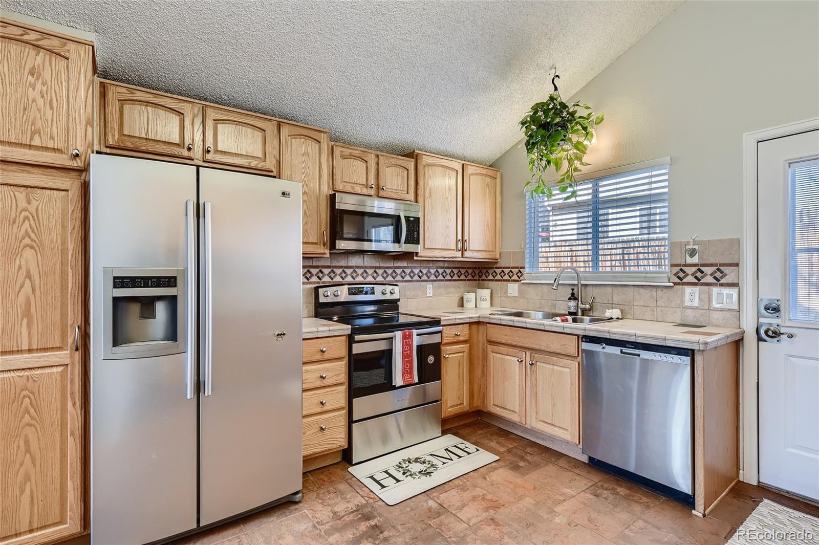 657 Longfellow Lane Highlands Ranch, CO 80126 - Photo 7 of 28 Gallery Image 7