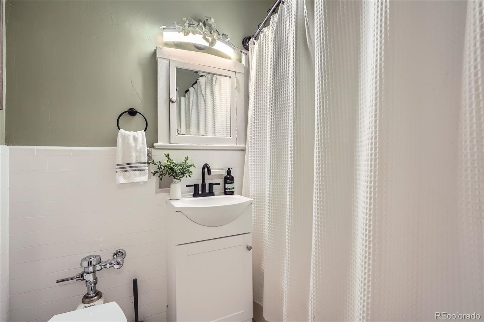 963 Logan Street, Unit 11 Denver, CO 80203 - Photo 11 of 15