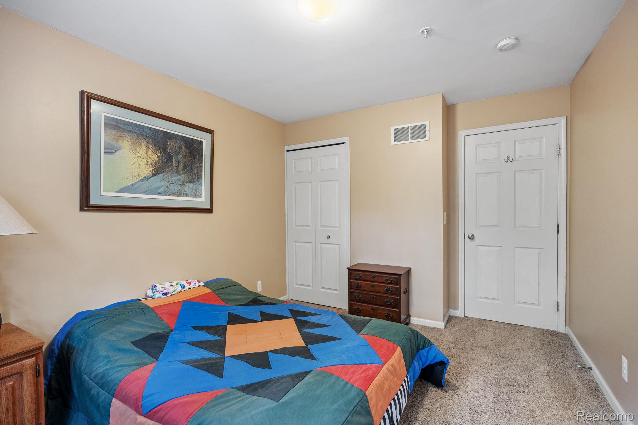 16966 Farmington Road Livonia, MI 48154 - Photo 25 of 35 19-web-or-mls-DSC03792.JPG
