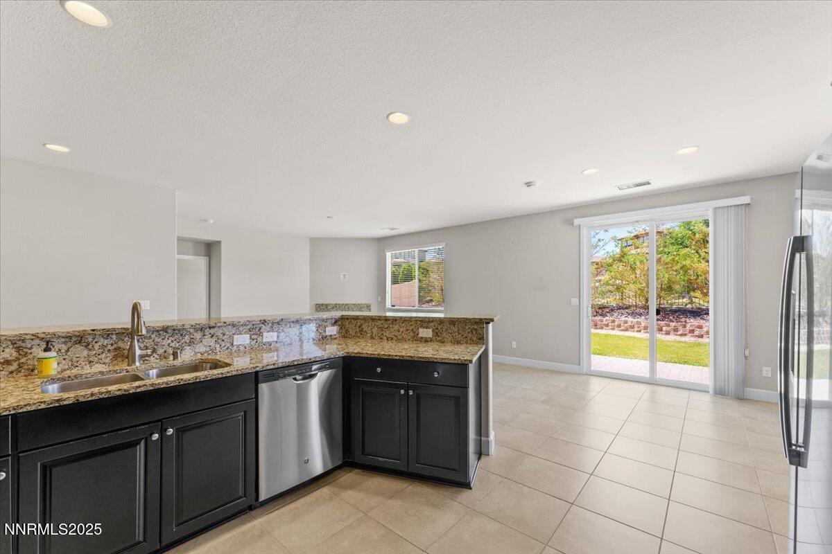 10571 Cir Oaks Court Reno, NV 89521 - Photo 15 of 42 15-10571 Circle Oaks Court Reno NV 89521
