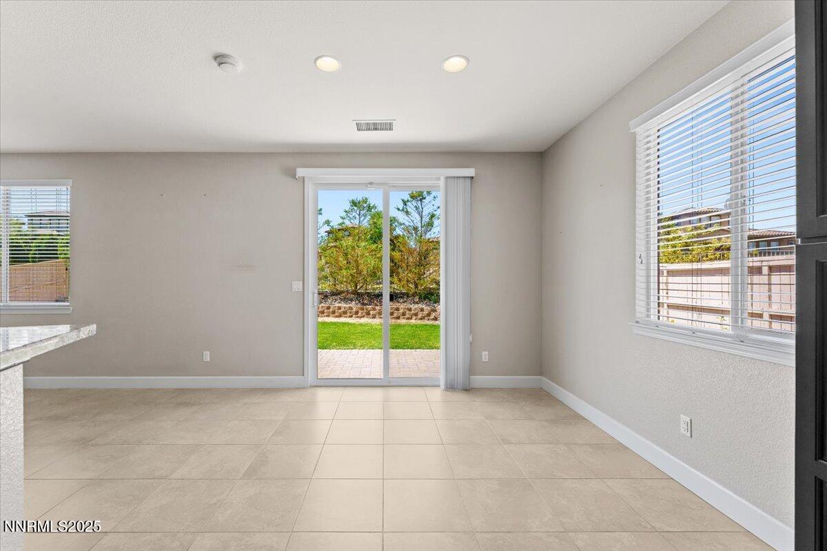 10571 Cir Oaks Court Reno, NV 89521 - Photo 16 of 42 16-10571 Circle Oaks Court Reno NV 89521