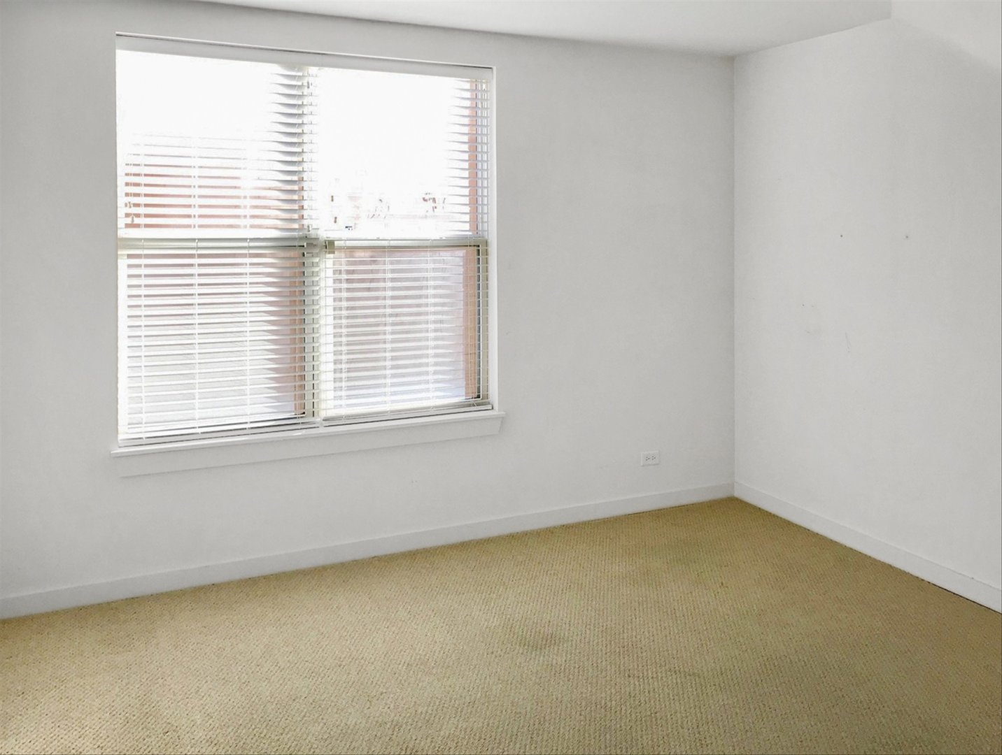 2231 West Maypole Avenue, Unit 201 Chicago, IL 60612 - Photo 5 of 10 an empty room with a window