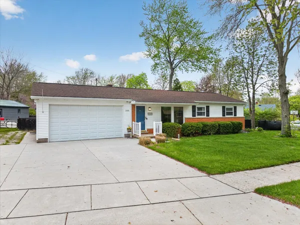 $442,500 | 385 Hollywood Drive, Saline, MI 48176