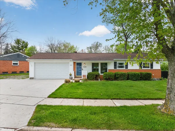 $442,500 | 385 Hollywood Drive, Saline, MI 48176