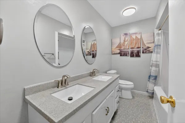 $442,500 | 385 Hollywood Drive, Saline, MI 48176