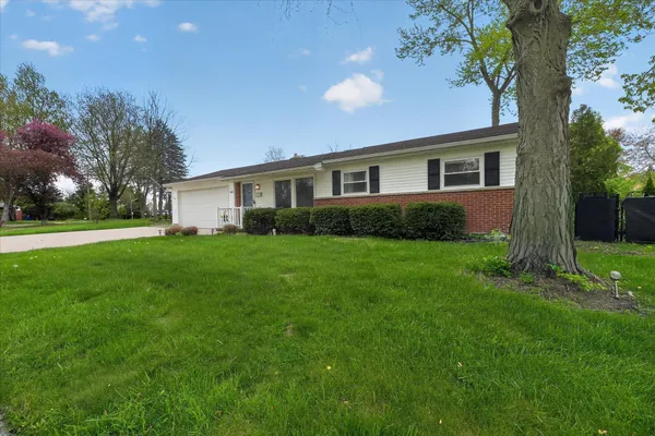 $442,500 | 385 Hollywood Drive, Saline, MI 48176