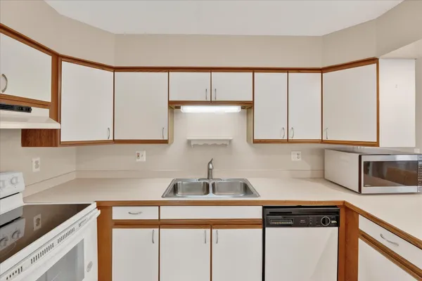 $442,500 | 385 Hollywood Drive, Saline, MI 48176