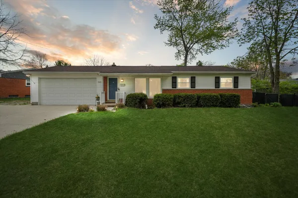 $442,500 | 385 Hollywood Drive, Saline, MI 48176