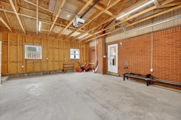 $442,500 | 385 Hollywood Drive, Saline, MI 48176