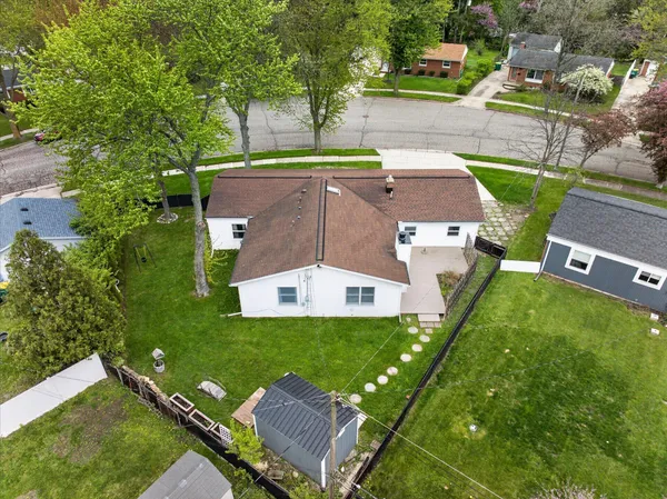 $442,500 | 385 Hollywood Drive, Saline, MI 48176