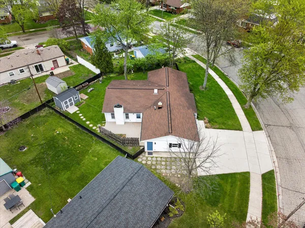 $442,500 | 385 Hollywood Drive, Saline, MI 48176