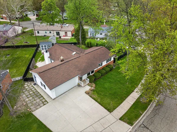 $442,500 | 385 Hollywood Drive, Saline, MI 48176