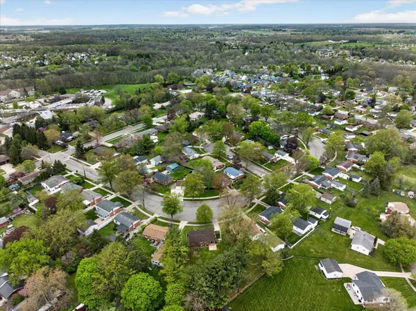 $442,500 | 385 Hollywood Drive, Saline, MI 48176