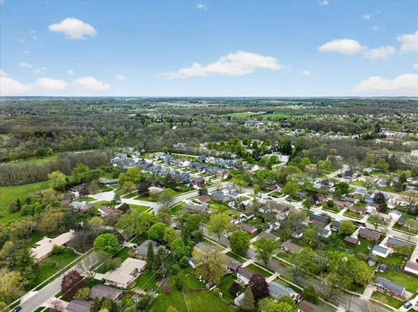 $442,500 | 385 Hollywood Drive, Saline, MI 48176