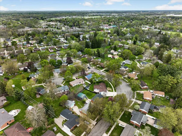 $442,500 | 385 Hollywood Drive, Saline, MI 48176