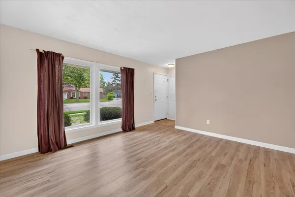 $442,500 | 385 Hollywood Drive, Saline, MI 48176