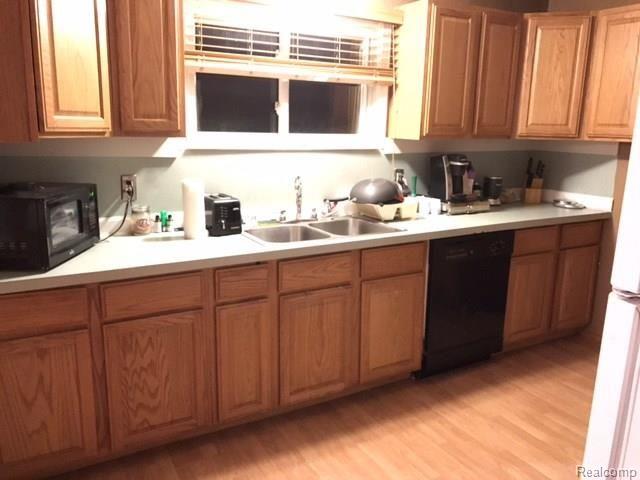 3030 St Clair Drive Rochester Hills, MI 48309 - Photo 7 of 13