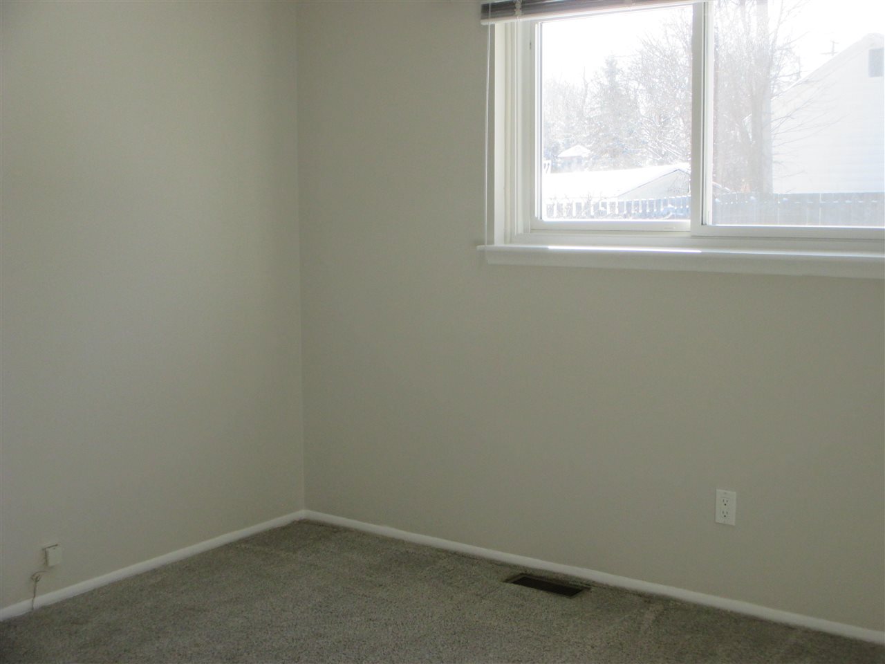 342 Holland Road Flushing, MI 48433 - Photo 12 of 23 50034286-11.JPG