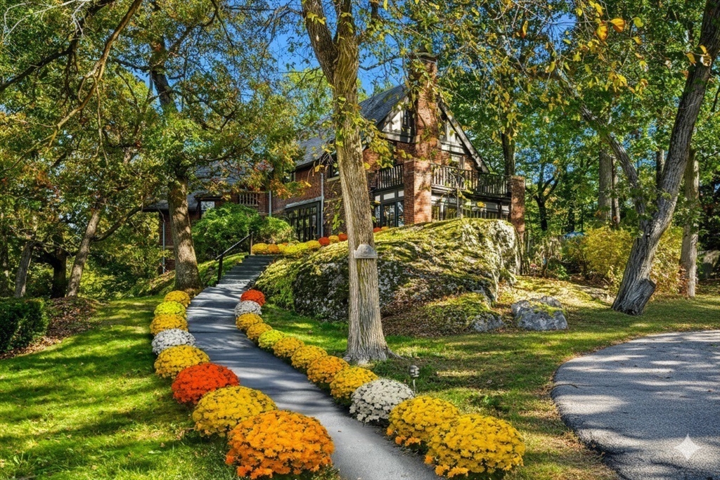 1125 West Roxbury Parkway Brookline, MA 02467 - Photo 2 of 42