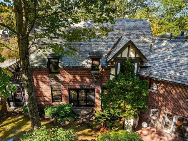 $2,799,000 | 1125 West Roxbury Parkway, Brookline, MA 02467