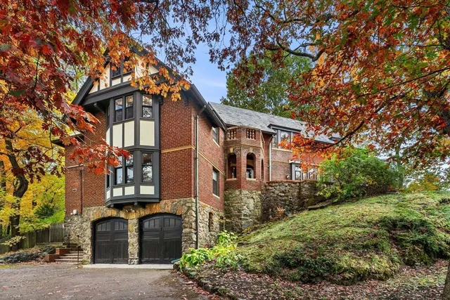 $2,799,000 | 1125 West Roxbury Parkway, Brookline, MA 02467