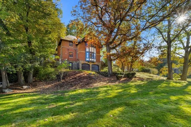 $2,799,000 | 1125 West Roxbury Parkway, Brookline, MA 02467