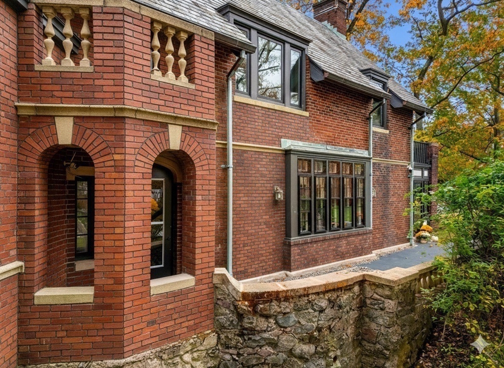 1125 West Roxbury Parkway Brookline, MA 02467 - Photo 4 of 42