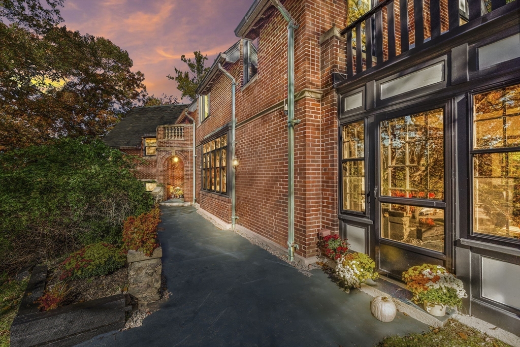 1125 West Roxbury Parkway Brookline, MA 02467 - Photo 5 of 42