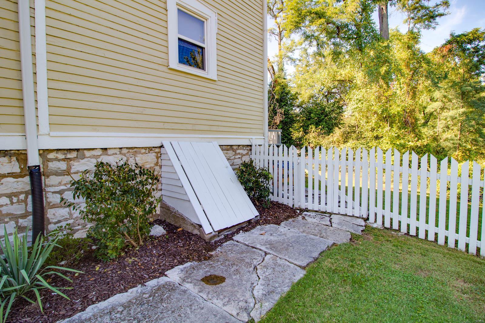 330 Bluff Street Alton, IL 62002 - Photo 5 of 61