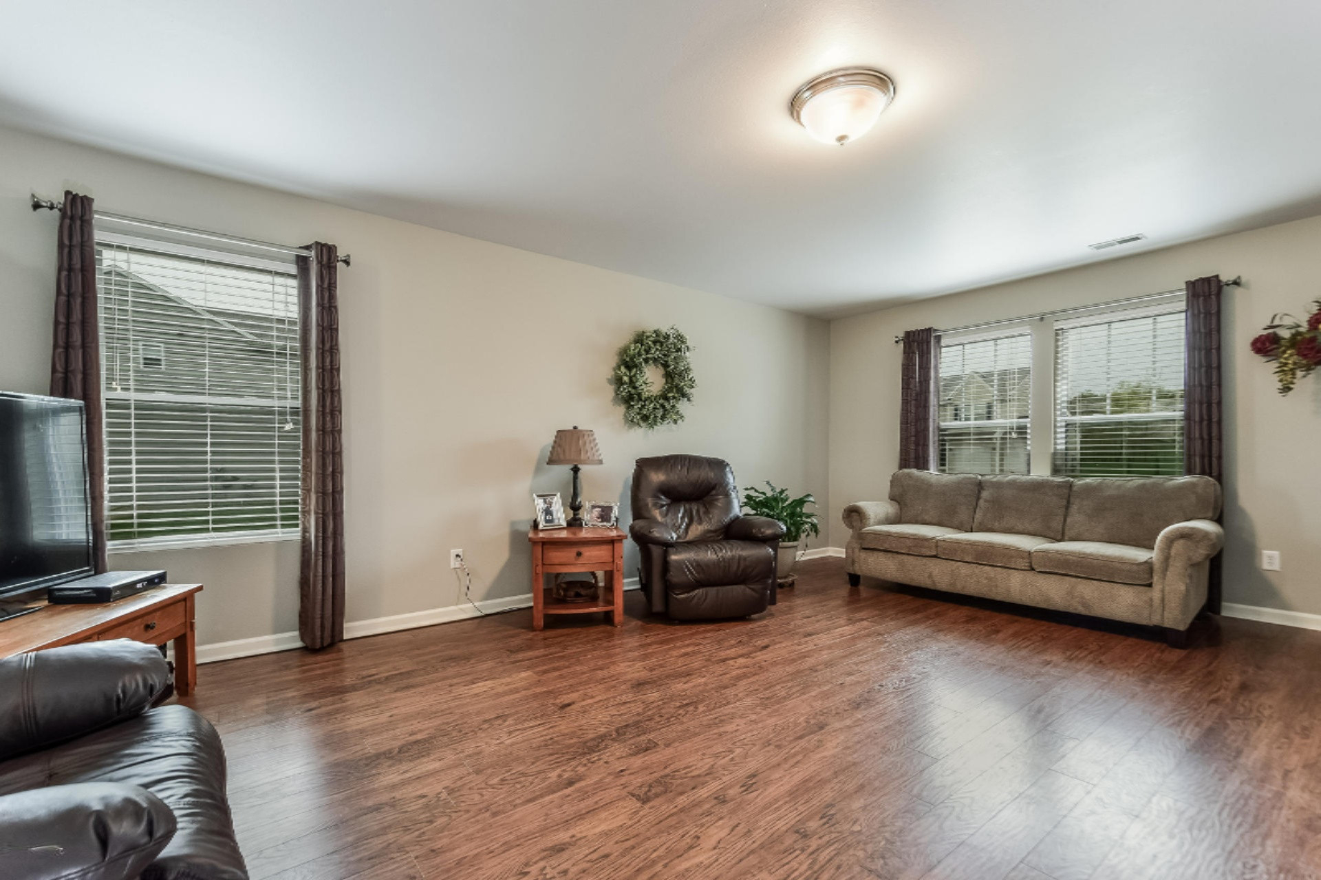 8562 Sunnyview Road Southeast Caledonia, MI 49316 - Photo 2 of 22 004-Living_Room-5734161-medium