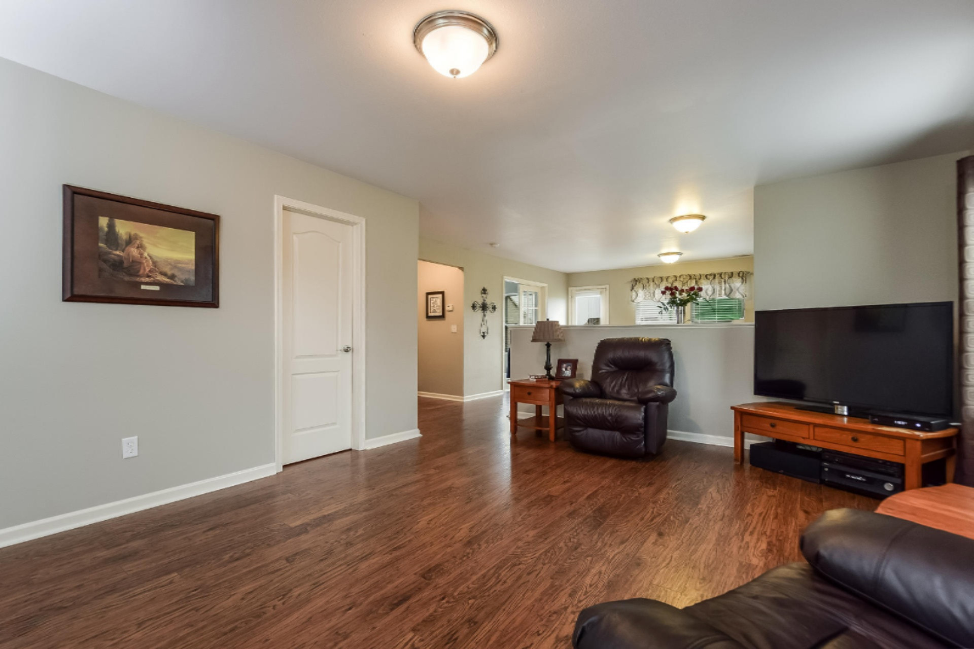 8562 Sunnyview Road Southeast Caledonia, MI 49316 - Photo 4 of 22 006-Living_Room-5734164-medium