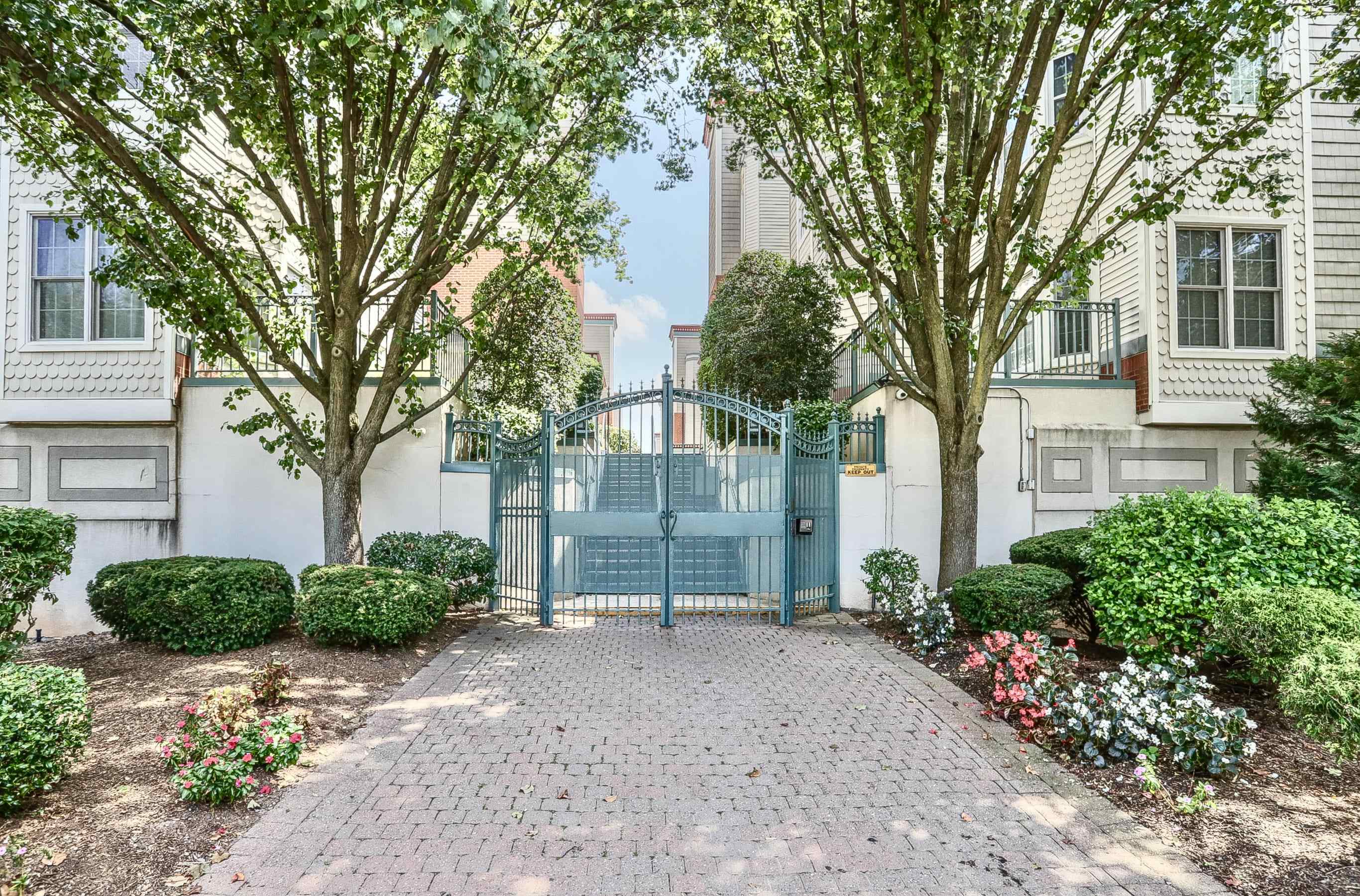 340 The Promenade, Unit 340 Edgewater, NJ 07020 - Photo 20 of 20 a view of a house with a garden