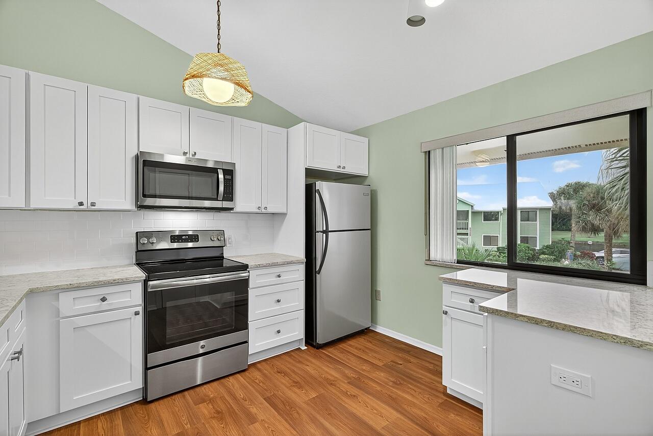 5720 Pelican Pointe Drive, Unit 3 Sebastian, FL 32958 - Photo 11 of 41 5720-Pelican-Pointe-Dr-HigMedia-012-1280