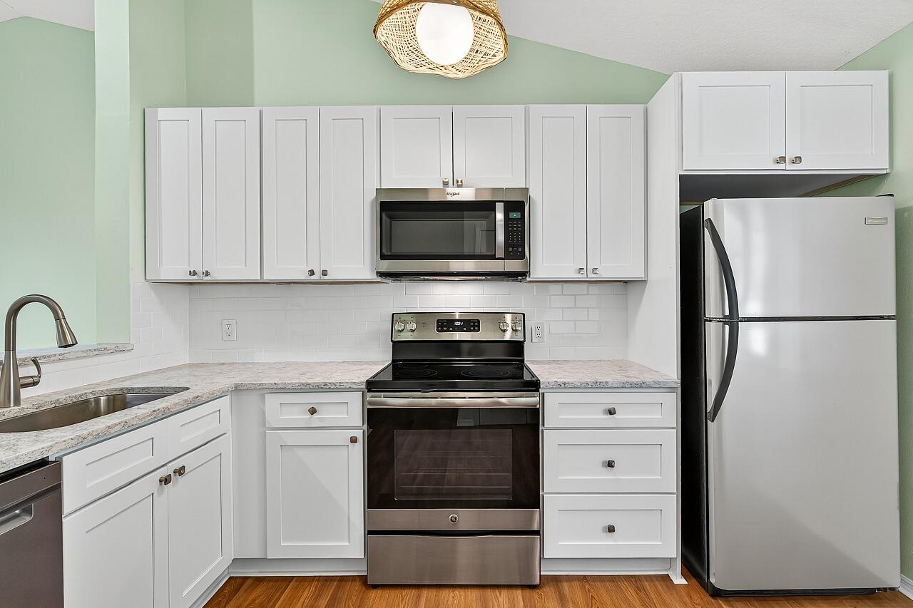 5720 Pelican Pointe Drive, Unit 3 Sebastian, FL 32958 - Photo 10 of 41 5720-Pelican-Pointe-Dr-HigMedia-011-1280