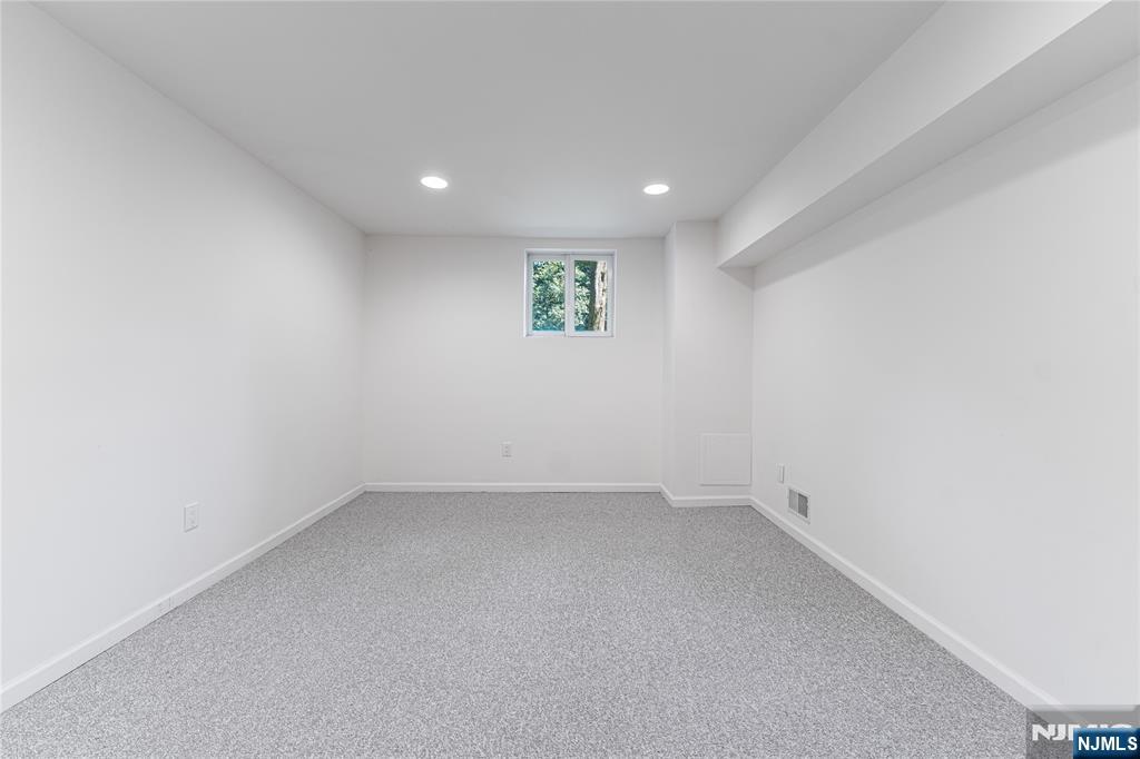 34 Spring Hollow Road Old Tappan, NJ 07675 - Photo 25 of 32
