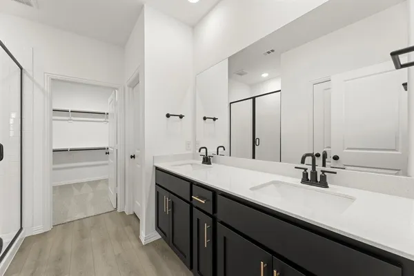 a view of empty room with window