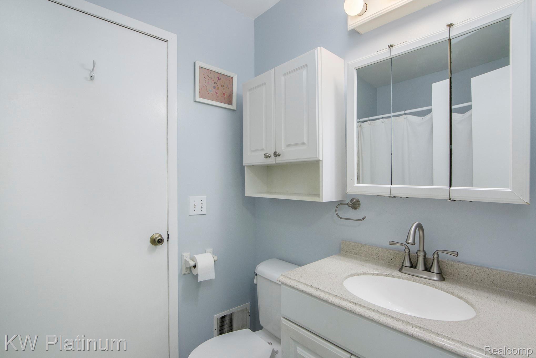 2475 Emmons Avenue Rochester, MI 48307 - Photo 17 of 26 BPG_5452.jpg