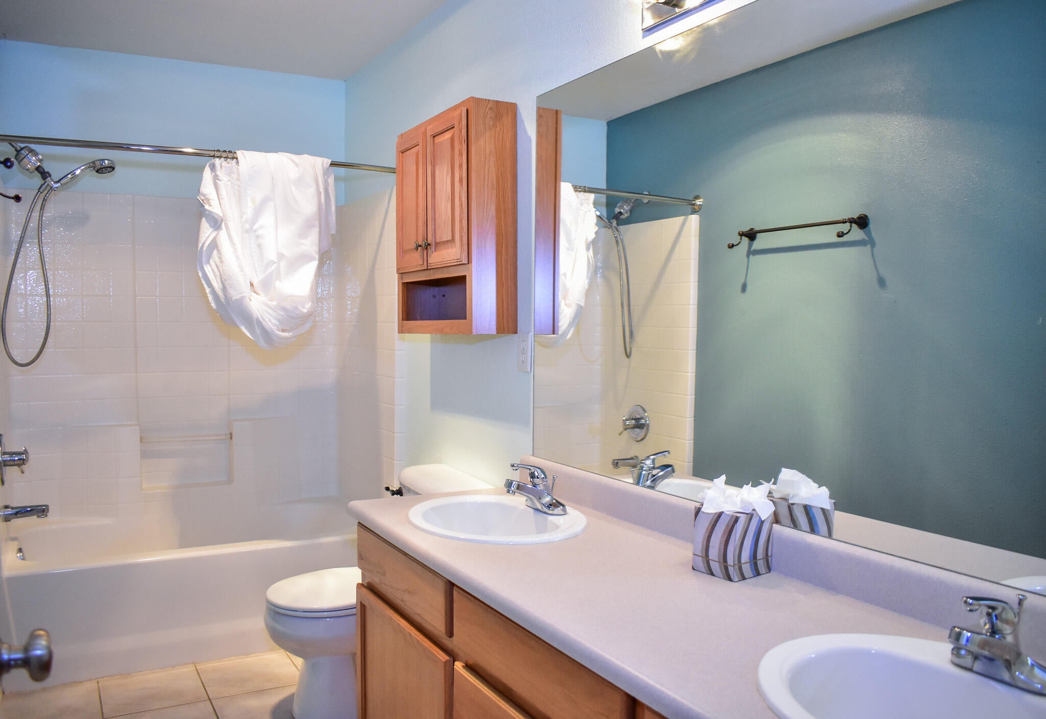 3015 Merriman Road, Unit 8 Medford, OR 97501 - Photo 16 of 24 Primary Bath Double Vanities