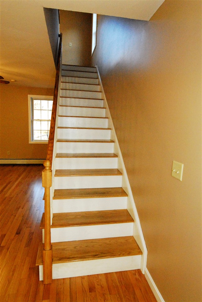 441 Calef Road Manchester, NH 03103 - Photo 11 of 15
