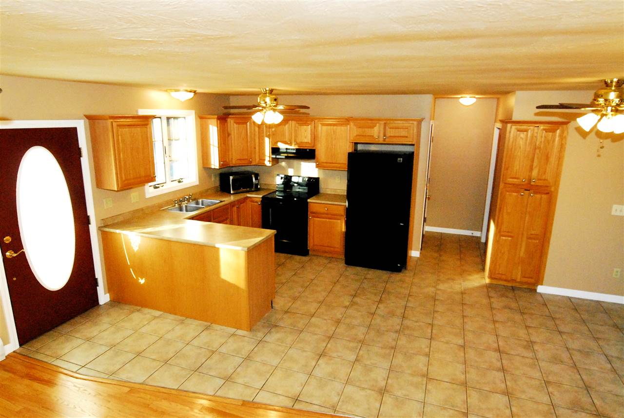 441 Calef Road Manchester, NH 03103 - Photo 3 of 15