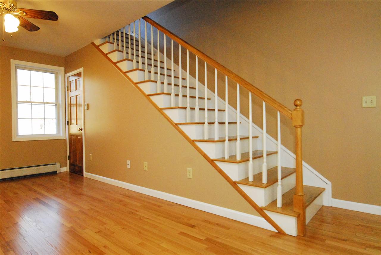 441 Calef Road Manchester, NH 03103 - Photo 4 of 15