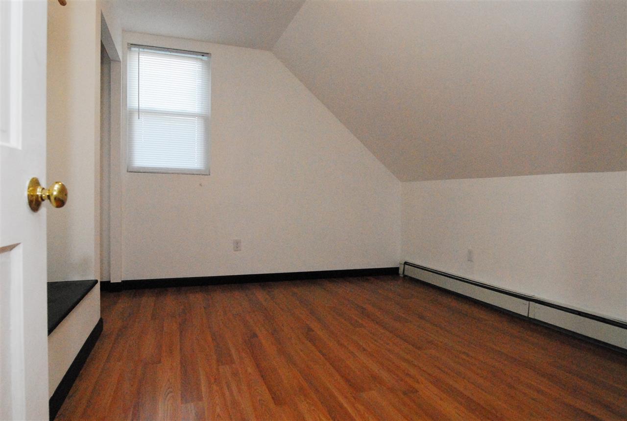 441 Calef Road Manchester, NH 03103 - Photo 5 of 15