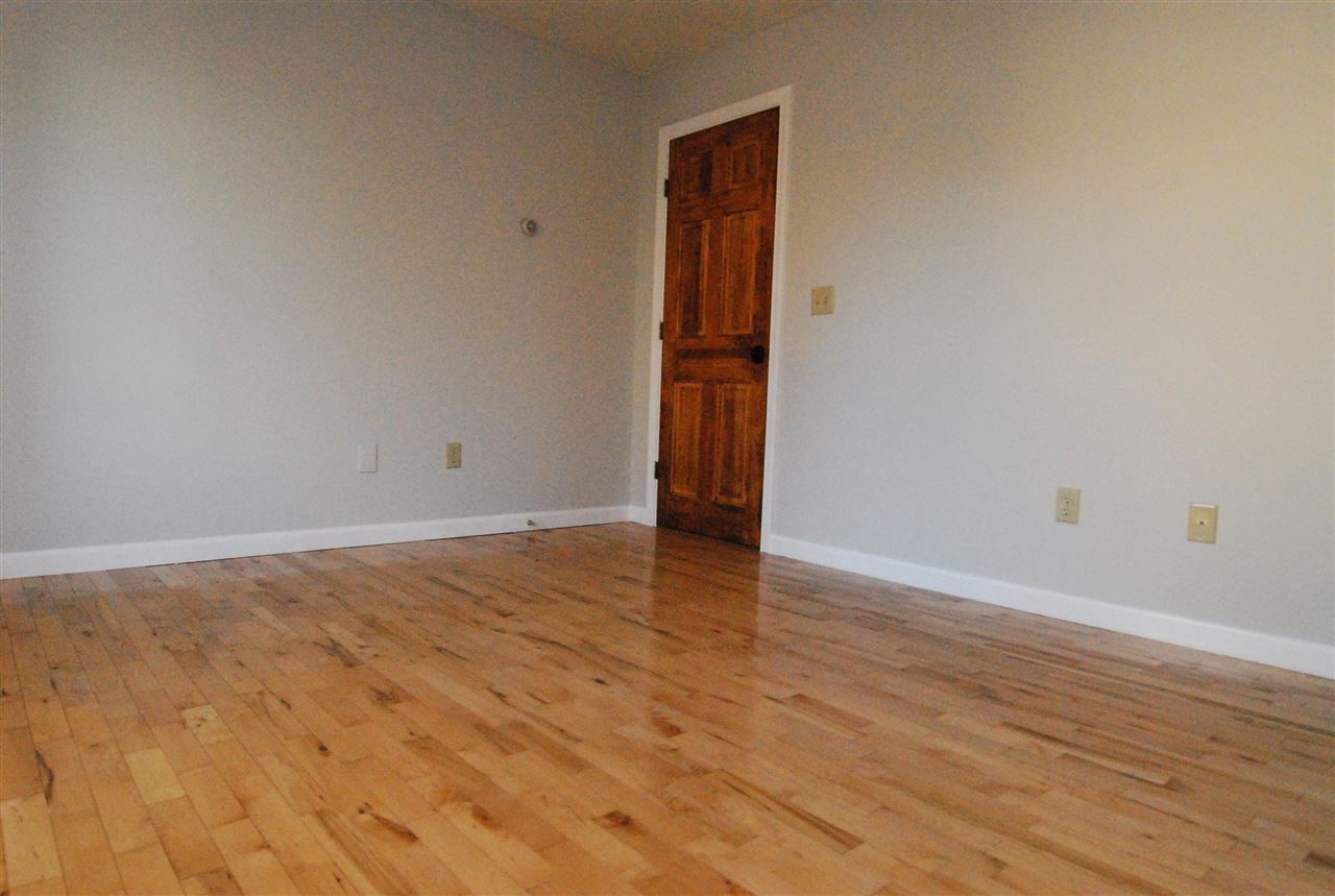 441 Calef Road Manchester, NH 03103 - Photo 6 of 15