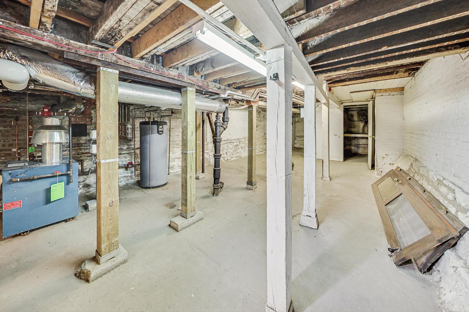 1310 North Astor Street Chicago, IL 60610 - Photo 23 of 33