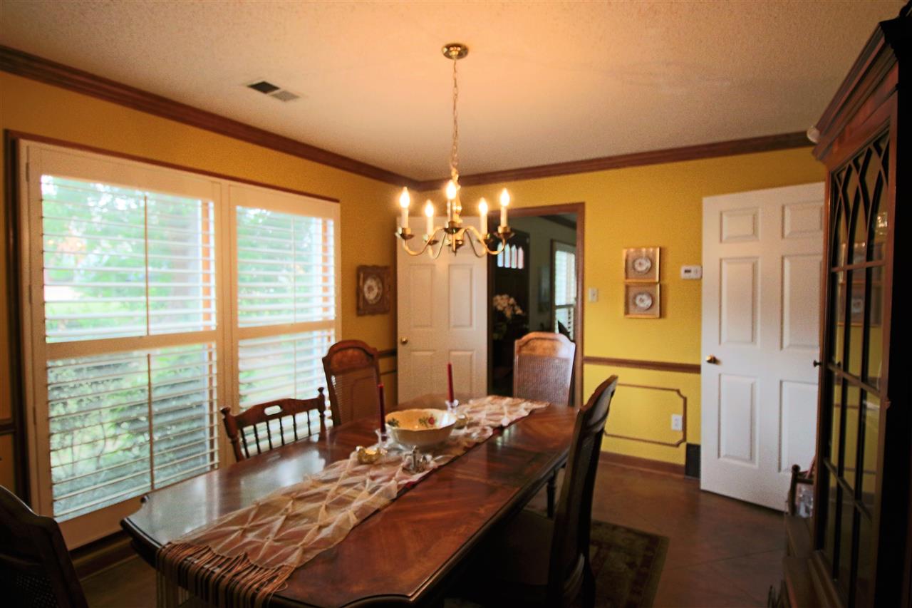 8541 Bazemore Road Memphis, TN 38018 - Photo 11 of 24 a dining room with furniture and window